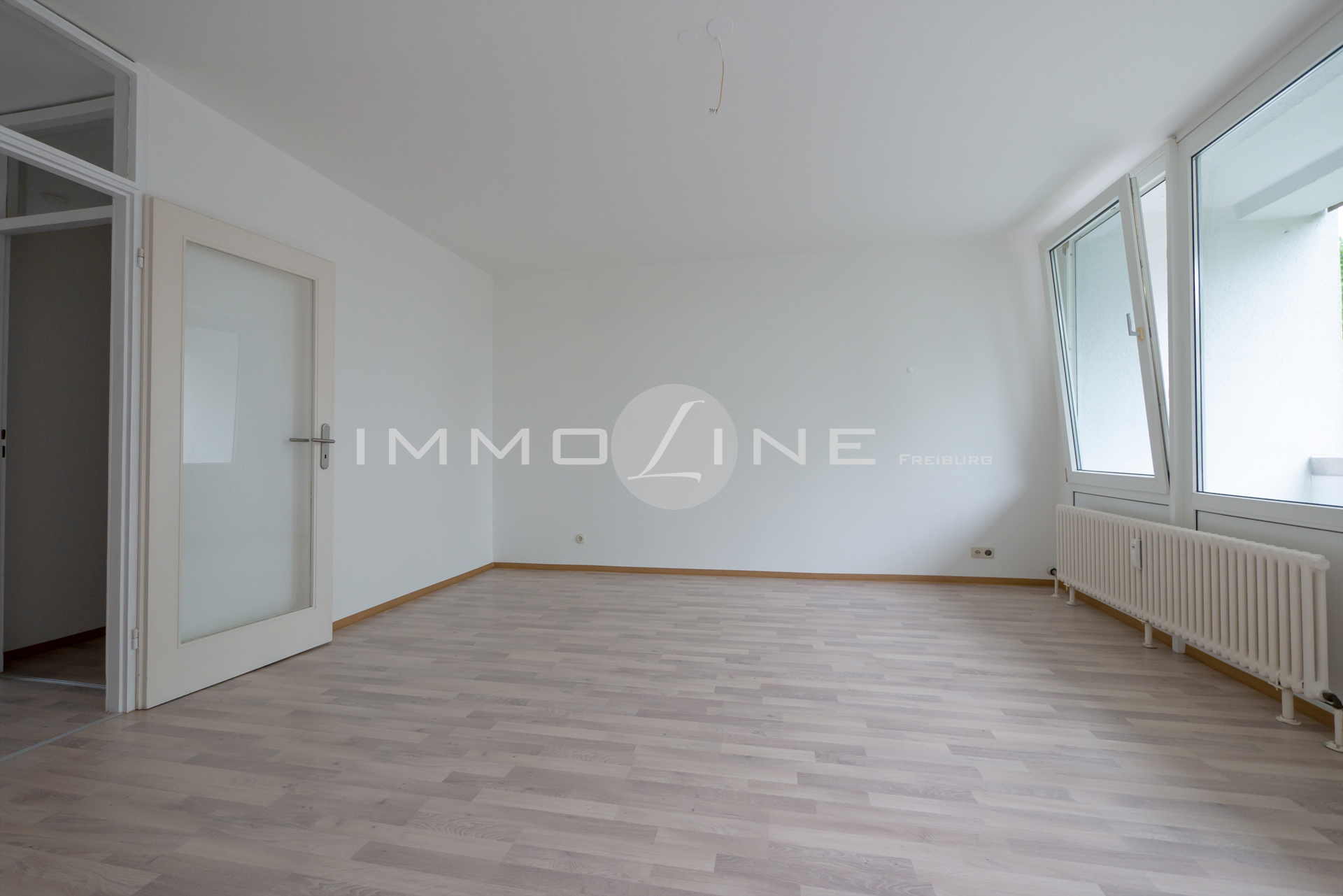 geräumiges & lichthelles Wohnzimmer (Westseite)