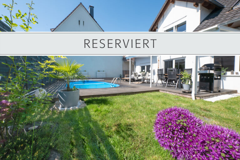 Garten mit Pool: sonnig und stimmungsvoll