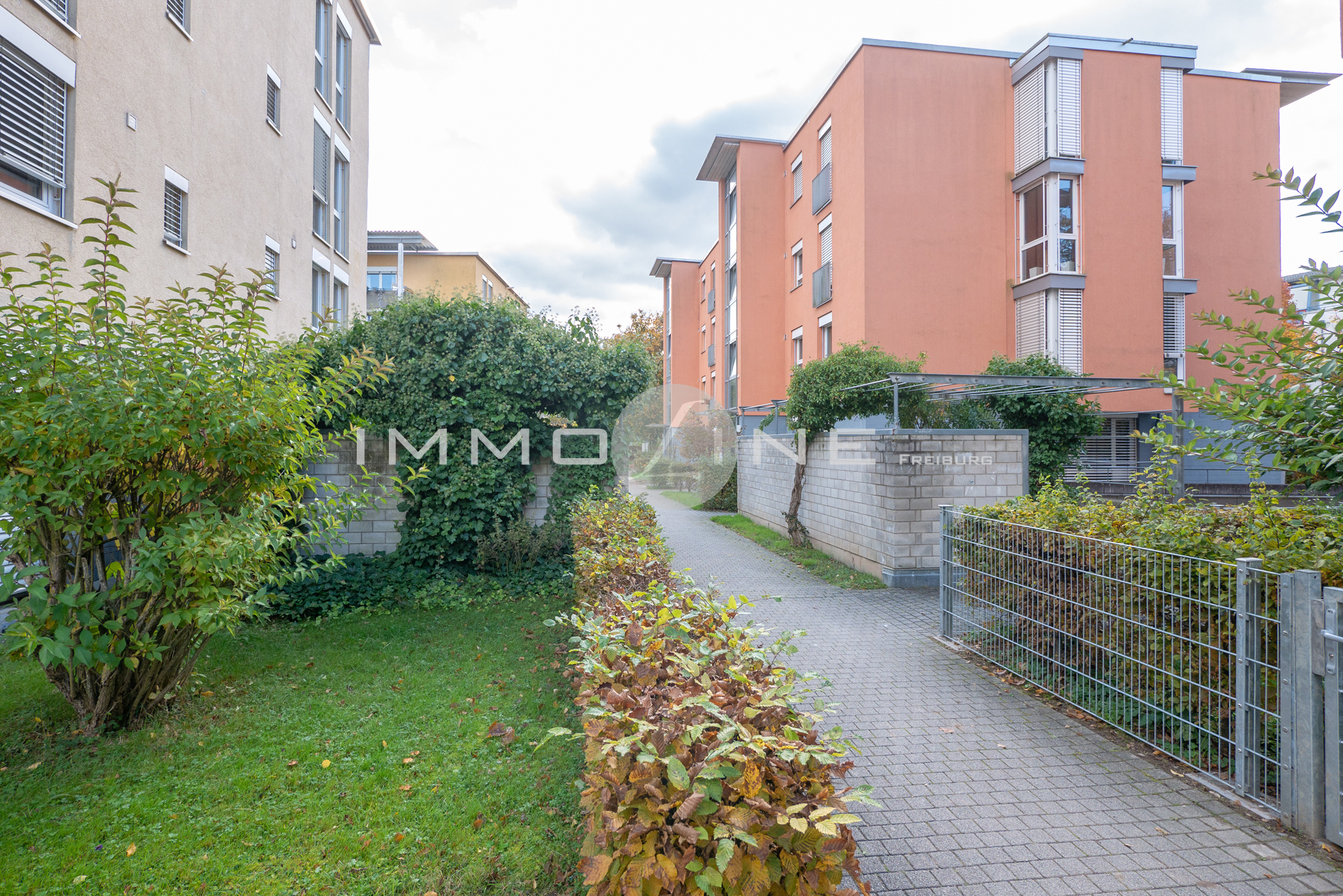 attraktive Wohn(an)lage - Gebäudeansicht (West)