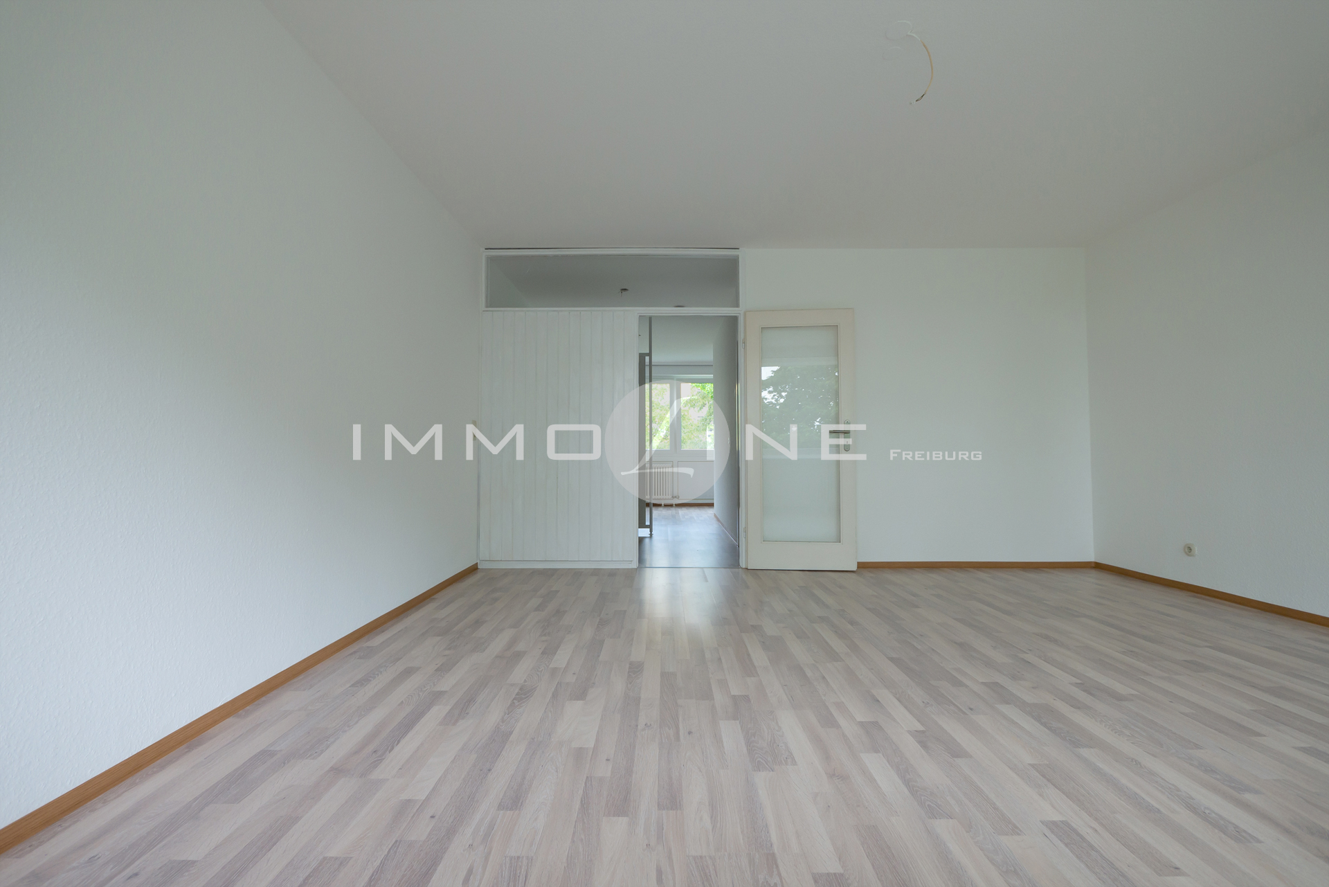 geräumiges & lichthelles Wohnzimmer (Westseite)